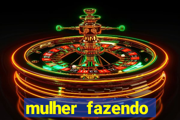 mulher fazendo strip tease