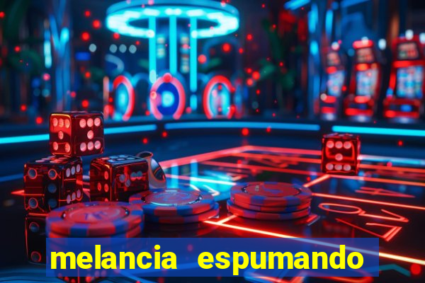 melancia espumando melancia saindo espuma