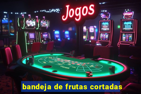 bandeja de frutas cortadas