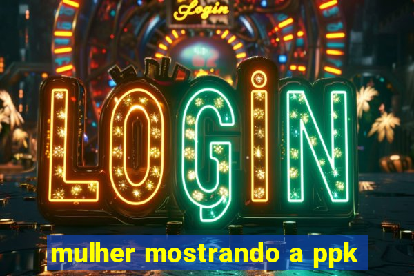 mulher mostrando a ppk