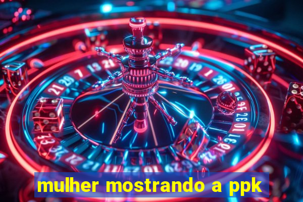 mulher mostrando a ppk