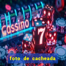 foto de cacheada no espelho