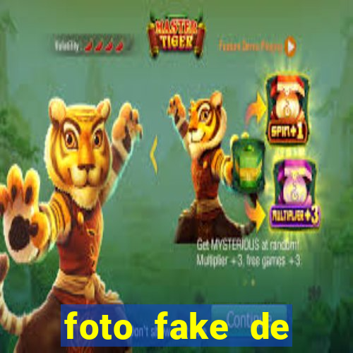 foto fake de menina no espelho cabelo cacheado