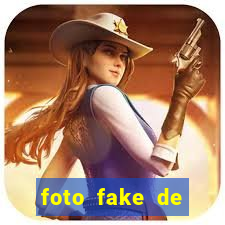 foto fake de menina no espelho cabelo cacheado