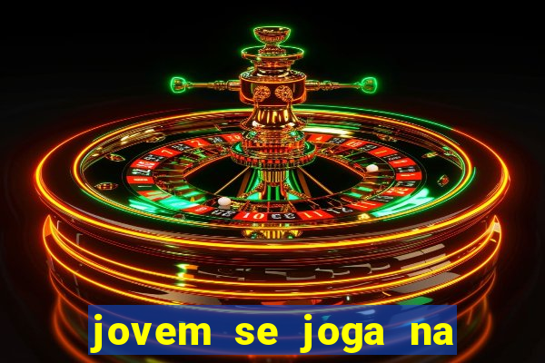 jovem se joga na linha do trem 2024